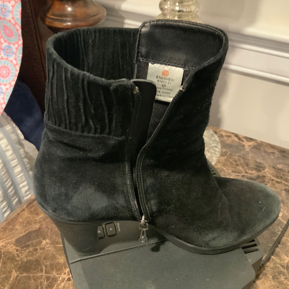 Boots - Picture 3 of 5